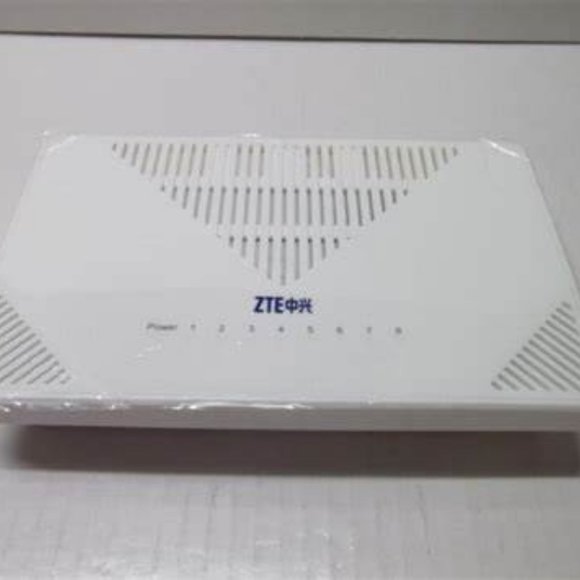 ZTE  8-Port ethernet switch - Picture 2 of 2